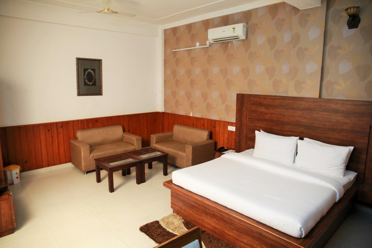 Red Apple Hotel Sangrur Kültér fotó